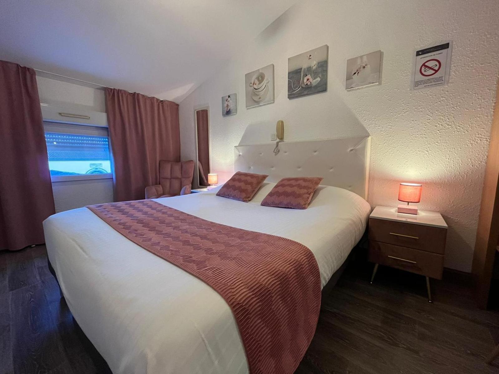 Cit'Hotel Le Cheval Blanc Cognac Centre ภายนอก รูปภาพ