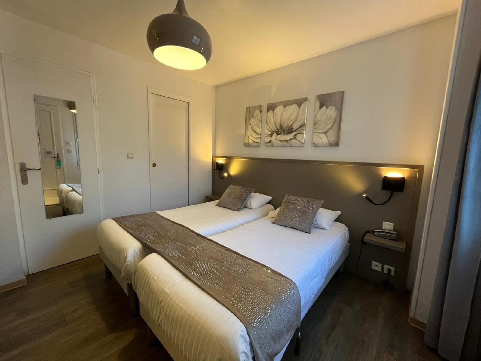 Cit'Hotel Le Cheval Blanc Cognac Centre ภายนอก รูปภาพ