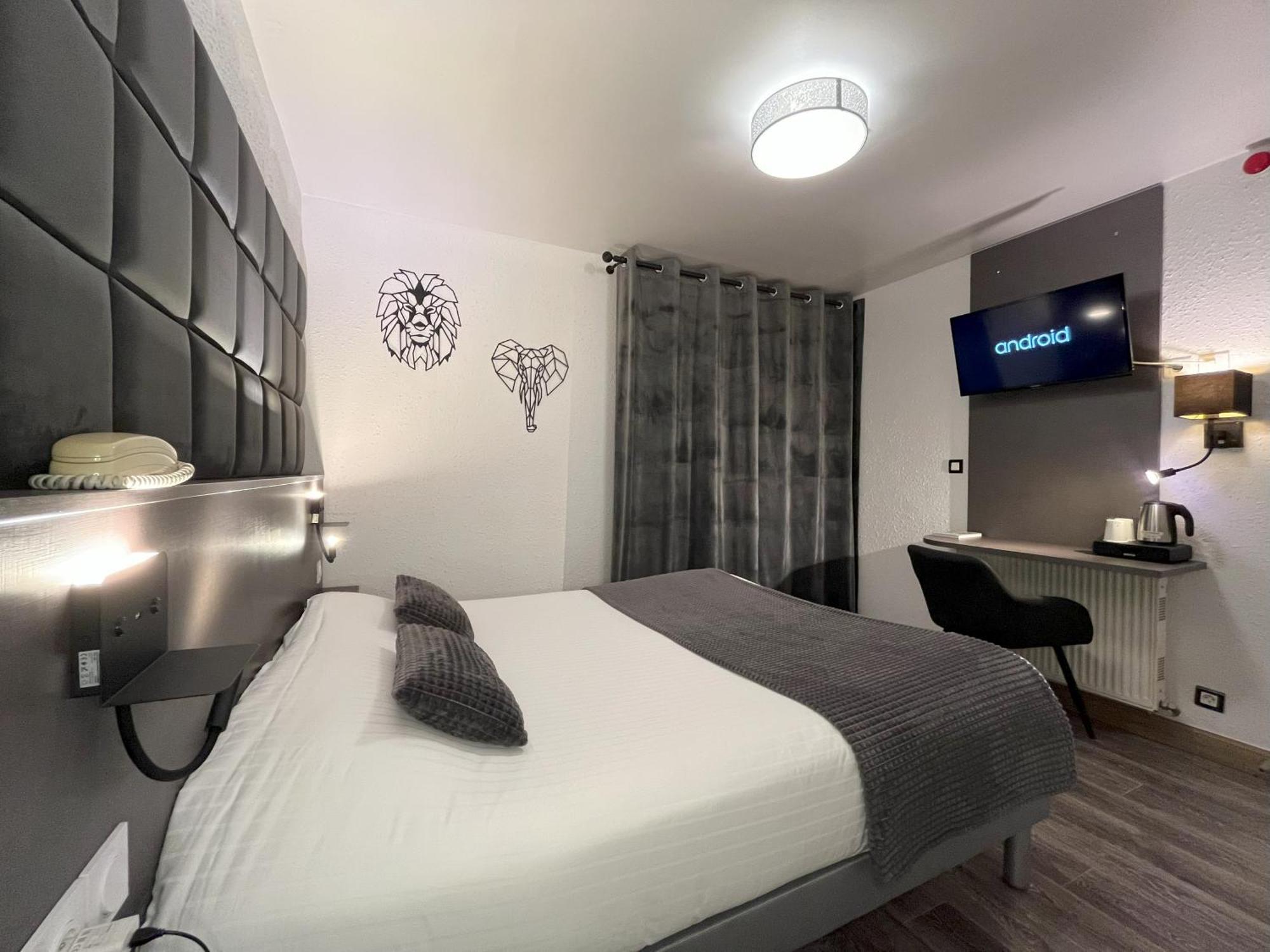 Cit'Hotel Le Cheval Blanc Cognac Centre ภายนอก รูปภาพ
