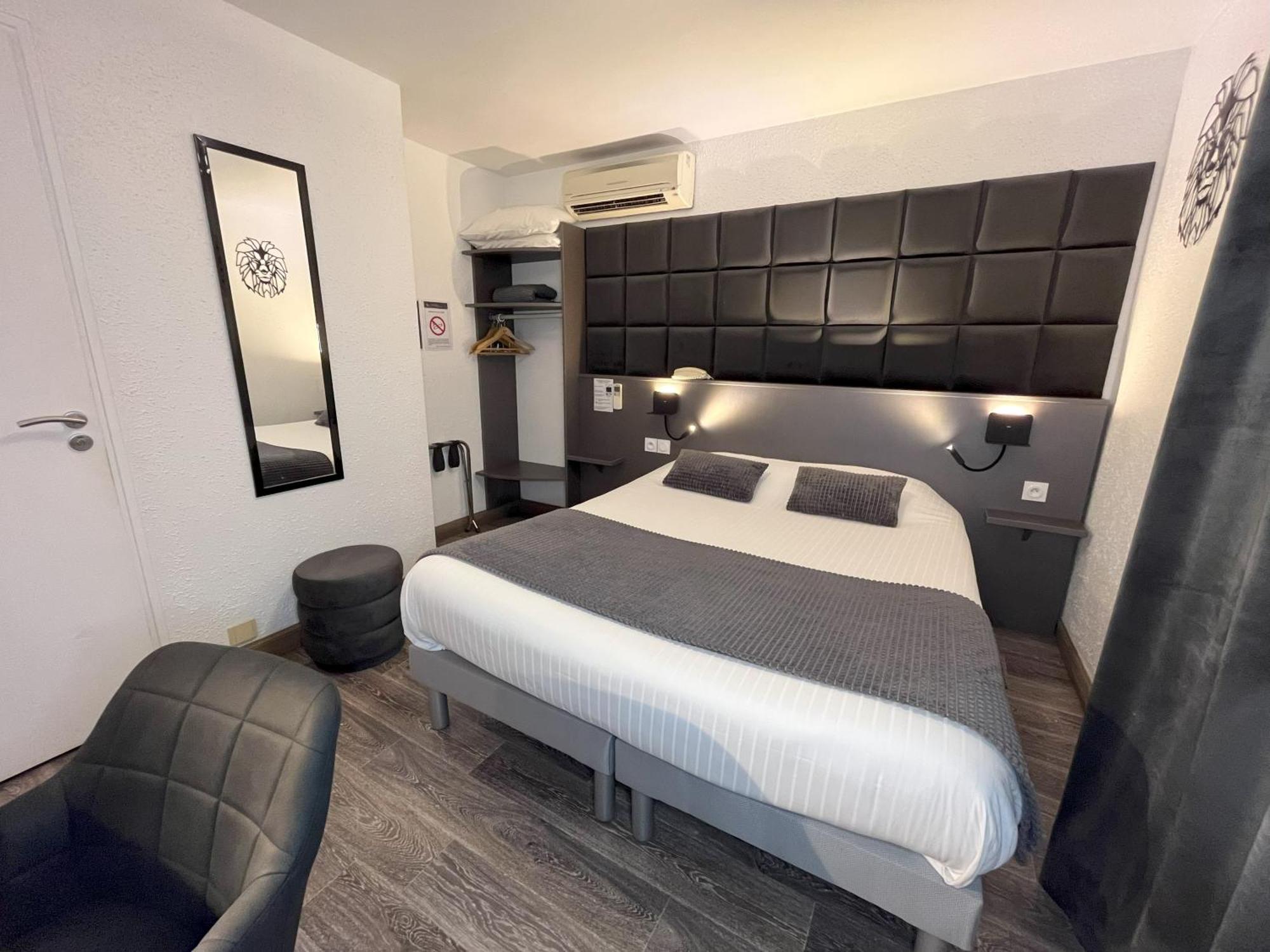 Cit'Hotel Le Cheval Blanc Cognac Centre ภายนอก รูปภาพ